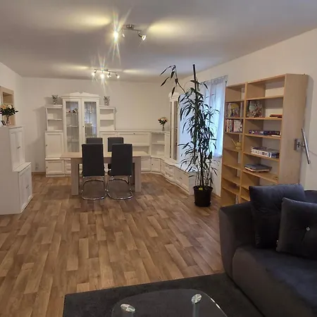 Spacious About 90 Sqm アパート フライタール
